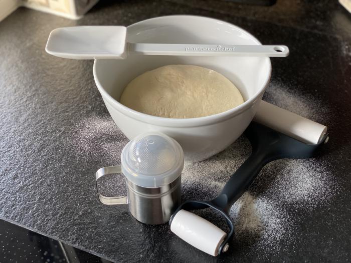 Der Teig ist bereit, jetzt wird geformt